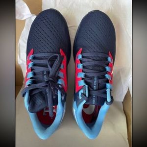 BRAND NEW IN BOX Tennessee Titans Nike Pegasus Sneakers